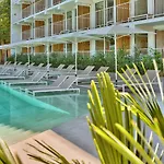 Ibis Styles Roomer 4* 金沙