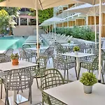 Ibis Styles Roomer Хотел