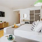 Ibis Styles Roomer Хотел