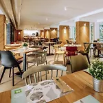 Ibis Styles Roomer Хотел
