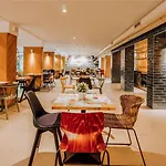 Ibis Styles Roomer Хотел