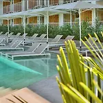 Ibis Styles Roomer Готель