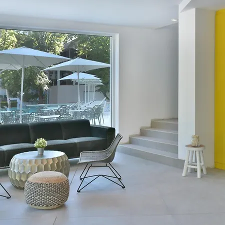 Ibis Styles Roomer فندق