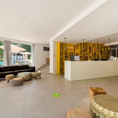 Ibis Styles Roomer Hotell 4*