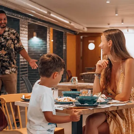 Ibis Styles Roomer فندق غولدن ساندز