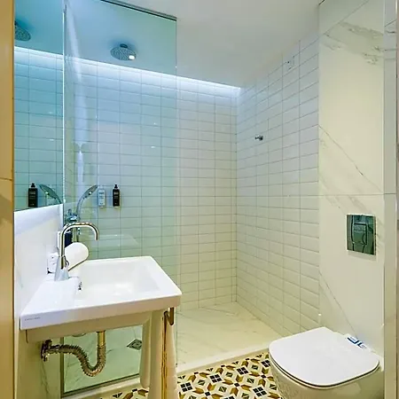 Ibis Styles Roomer Хотел 4*
