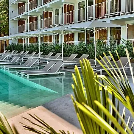 Ibis Styles Roomer Hotel 4*